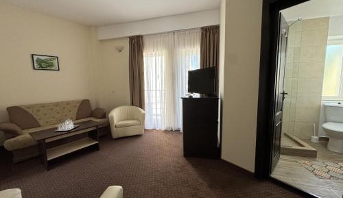 Family Room (2 Adults + 2 Children)