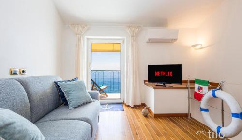 One-Bedroom Apartment with Sea View and Balcony
