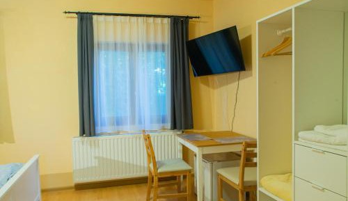 Queen Room with Garden View