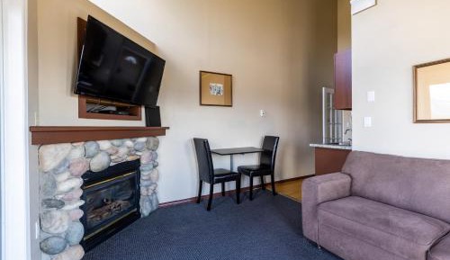 Suite with Mountain View