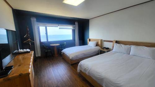 Deluxe Twin Room with Sea View