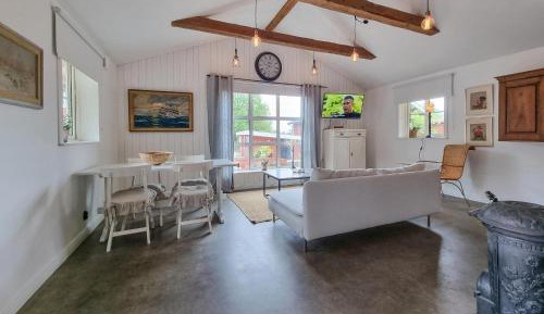One-Bedroom Holiday Home