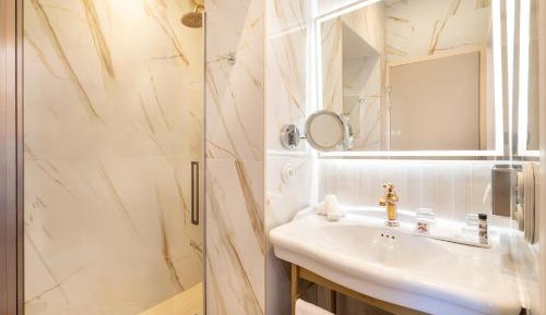 Deluxe Queen Room with Jacuzzi and Sea View - Terrace