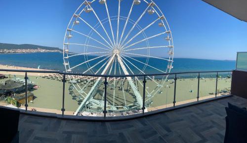 One-Bedroom Apartment with Sea View and Balcony