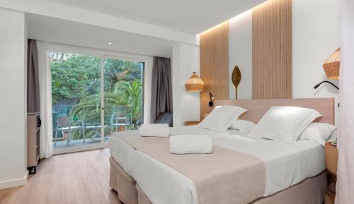 Silver Double Room with Balcony