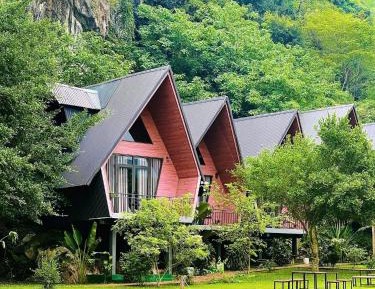 Bungalow with Garden View