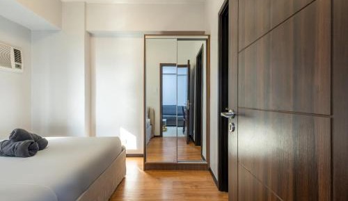 One-Bedroom Apartment with Sea View and Balcony