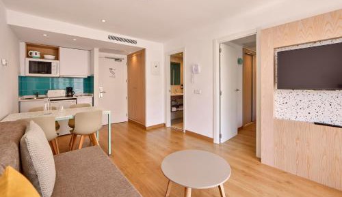 One-Bedroom Apartment with Balcony (2 Adults + 2 Children)