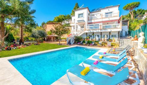Six-Bedroom Villa 