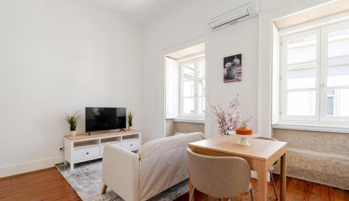 One-Bedroom Apartment with Sea View