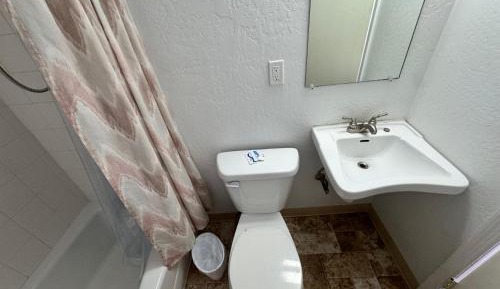 Deluxe Queen Studio 