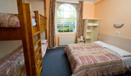 Quadruple Room with Private Bathroom