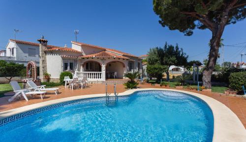 Villa with Garden View