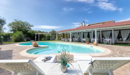 Villa with Garden View