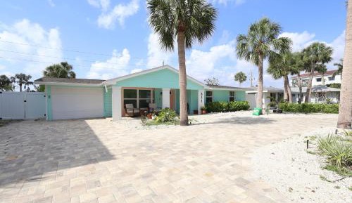 511 Avenida De Mayo, Siesta Key, FL (SeaClusion) W/Pool