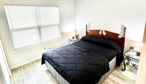 Queen Room with Shared Bathroom