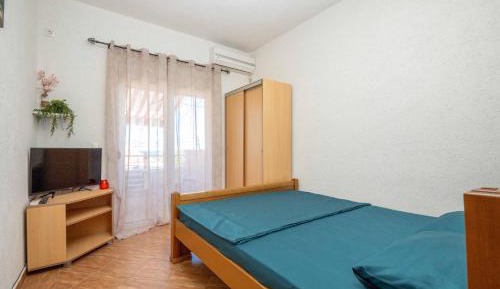 One-Bedroom Apartment with Balcony