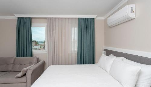 Deluxe Double Room with Extra Bed