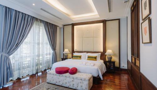 Deluxe King Room