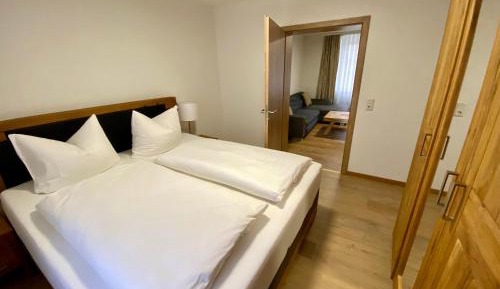Deluxe Room (2 Adults + 1 Child)
