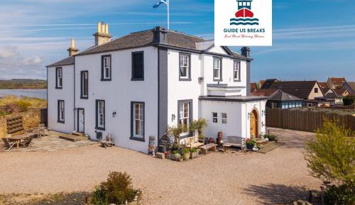 Four-Bedroom Holiday Home