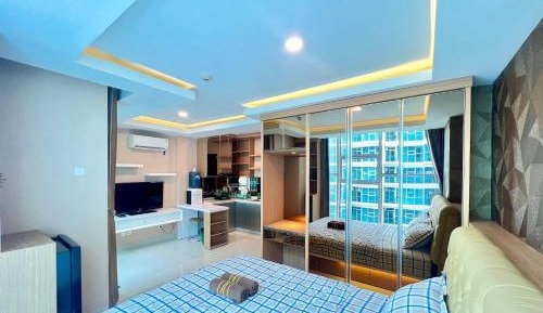 Studio Apartment with Balcony