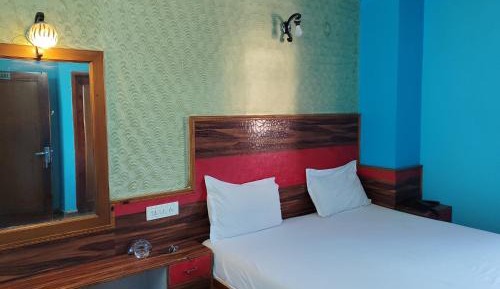 Deluxe Room (2 Adults + 1 Child)