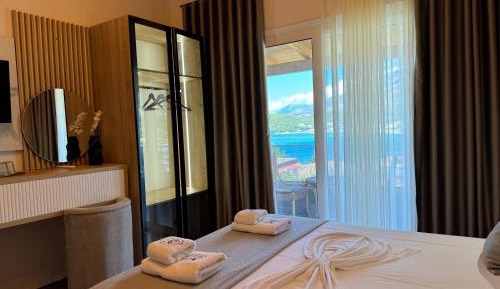 Deluxe Triple Room with Sea View