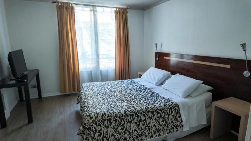 Deluxe One-Bedroom Apartment