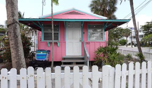 5302 Avenida Navarra, Siesta Key, FL (Pink Mango Cottage) W/Shared Pool