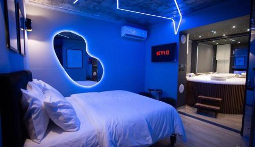 Deluxe Suite with Spa Bath