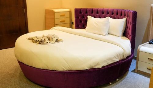 Deluxe King Suite
