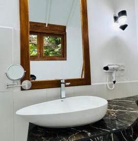 Deluxe Triple Room with Nature View