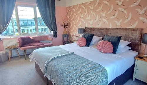 Double or Twin Room with Partial Sea View