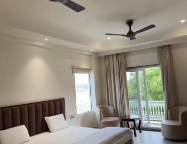Large Double Room
