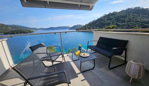 Two-Bedroom Deluxe Apartment with Balcony