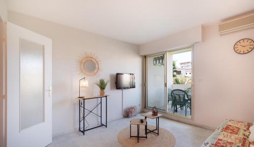 Apartment with Garden View