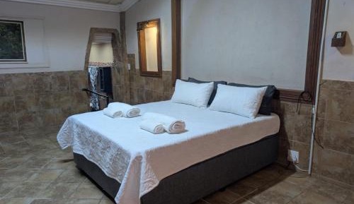 Deluxe Queen Suite