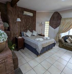 Queen Room with Garden View