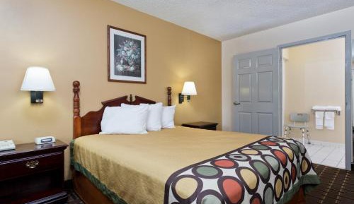 Queen Room - Disability Access - Non-Smoking