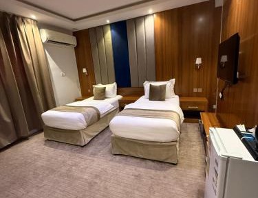 Deluxe Double Room (2 Adults + 1 Child)