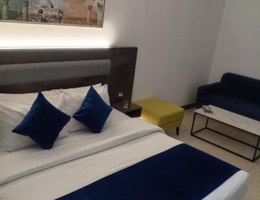 Deluxe Suite