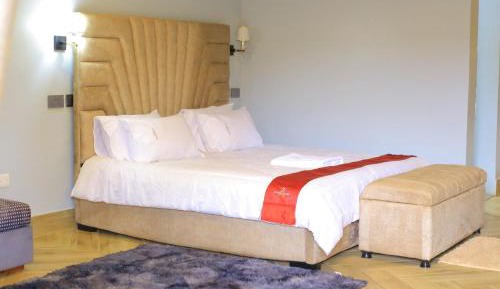 Deluxe King Suite