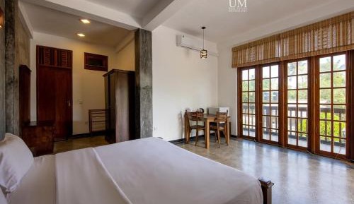Deluxe King Suite