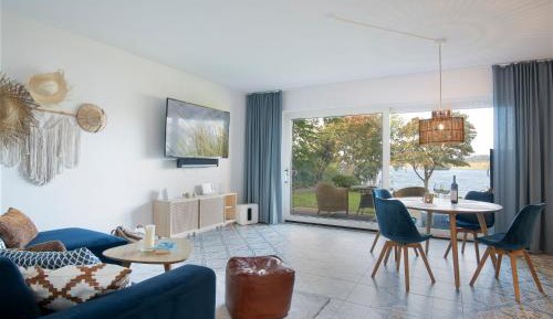 Apartment with Lake View