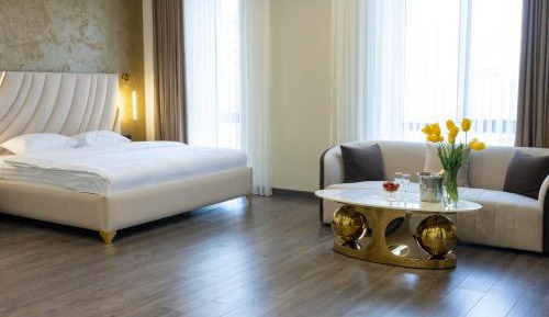 Deluxe King Room