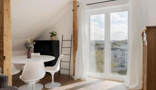 Apartment with Lake View