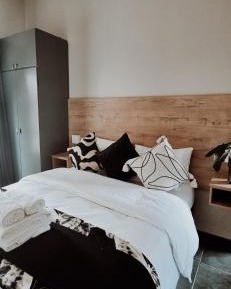 Deluxe One-Bedroom Apartment