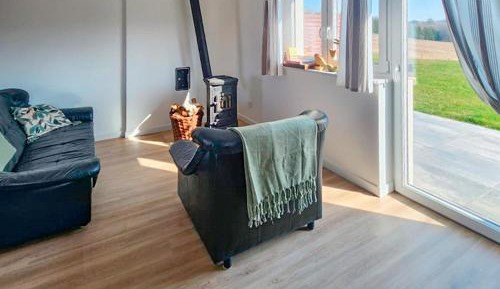 One-Bedroom Holiday Home