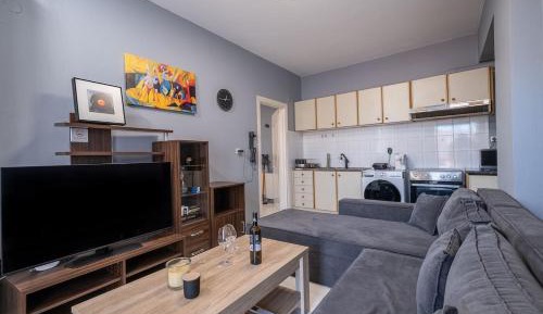 Two-Bedroom Apartment with Mountain View